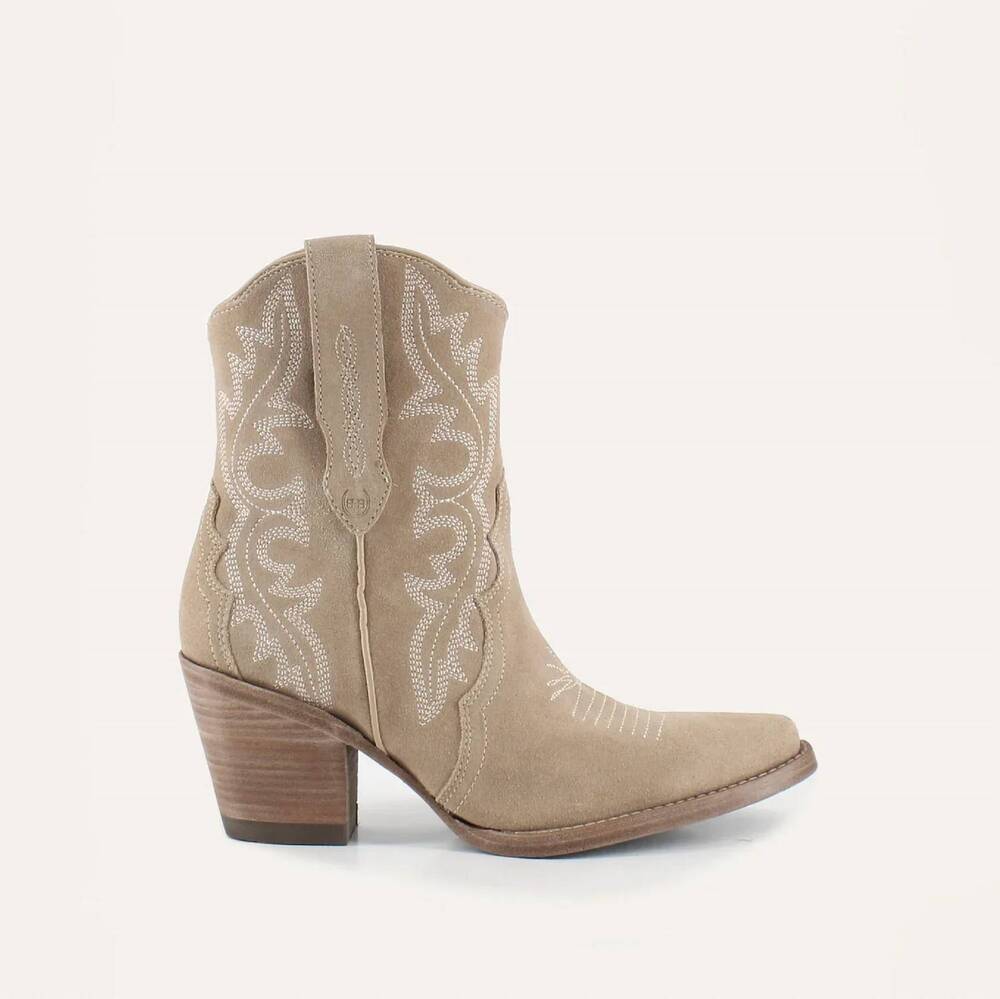 NEW BUCK & BRANA women's brooke boot in beige